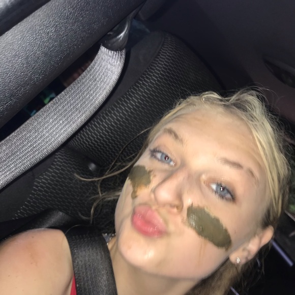 Meet your Posher, Chloe - Picture 5 of 5